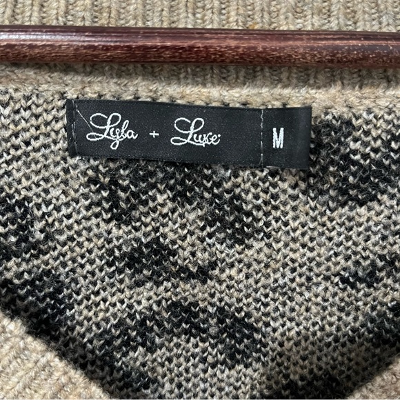 Lyla & Like v neck tan and black oversized sweater size medium - Picture 4 of 9